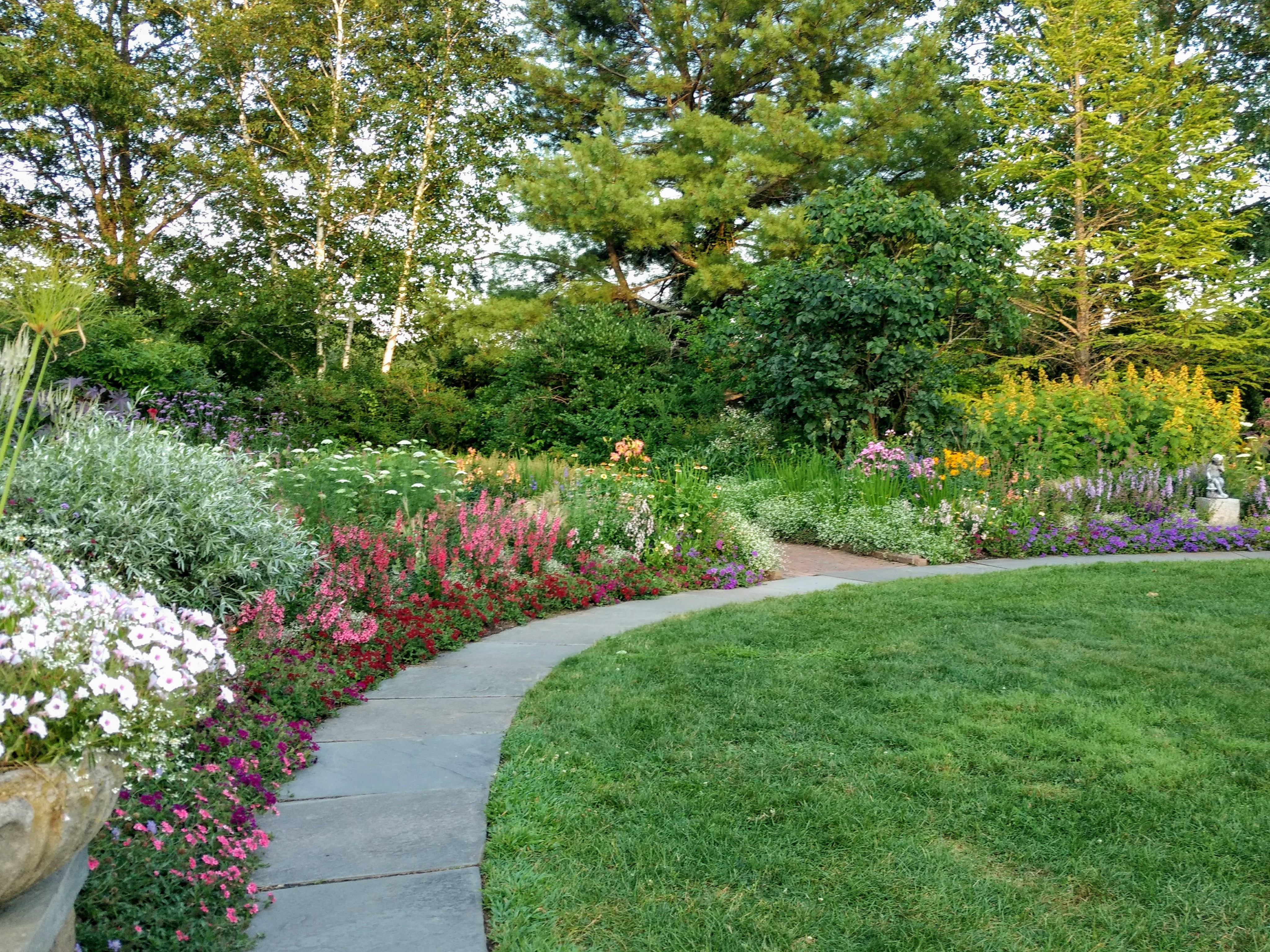 Благоустройство участка частного дома в Коломне и Московской области